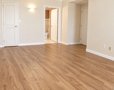 242 Maple Avenue - Photo Thumbnail 15