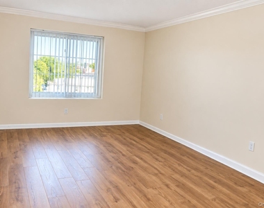 242 Maple Avenue - Photo Thumbnail 14