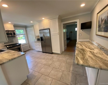 17 Harriman Avenue - Photo Thumbnail 4