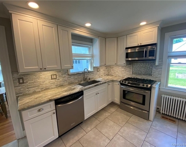 17 Harriman Avenue - Photo Thumbnail 7