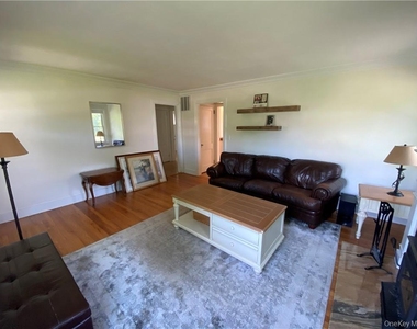 17 Harriman Avenue - Photo Thumbnail 3