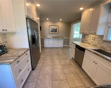 17 Harriman Avenue - Photo Thumbnail 5