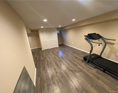 17 Harriman Avenue - Photo Thumbnail 16