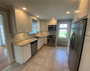 17 Harriman Avenue - Photo Thumbnail 6