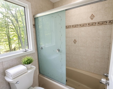 109 Pomona Road - Photo Thumbnail 12