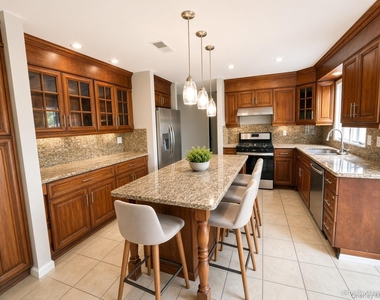 109 Pomona Road - Photo Thumbnail 6