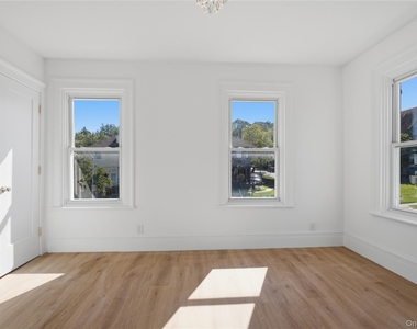 35 South Broadway - Photo Thumbnail 12