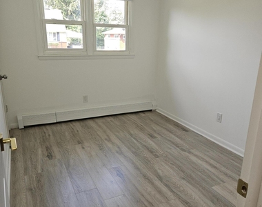 4 Eastwood Drive - Photo Thumbnail 5