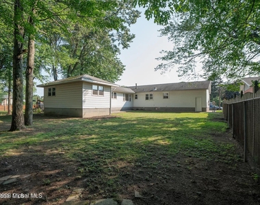 4 Eastwood Drive - Photo Thumbnail 17