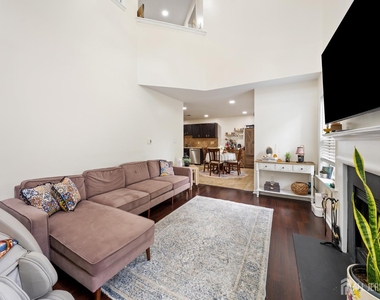1401 Taggert Drive - Photo Thumbnail 9