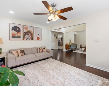 1401 Taggert Drive - Photo Thumbnail 5
