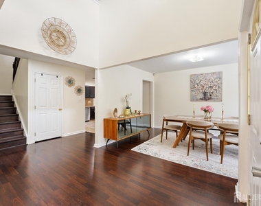 1401 Taggert Drive - Photo Thumbnail 3