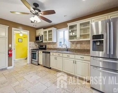 232 Westgate Drive - Photo Thumbnail 4