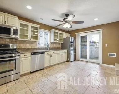 232 Westgate Drive - Photo Thumbnail 3