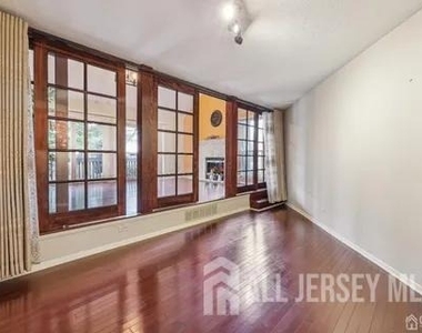 232 Westgate Drive - Photo Thumbnail 5