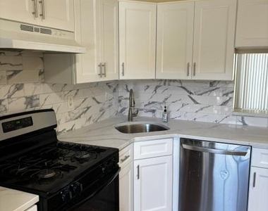 181 Hampshire Court - Photo Thumbnail 3