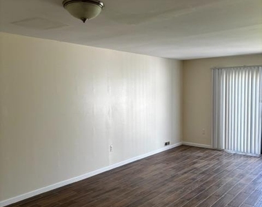 181 Hampshire Court - Photo Thumbnail 7