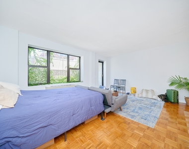 337 W 43rd Street - Photo Thumbnail 2