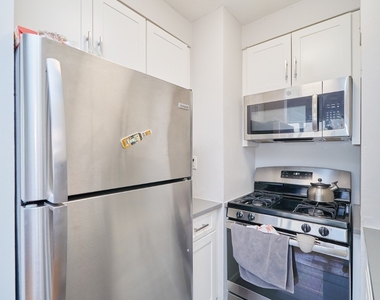 337 W 43rd Street - Photo Thumbnail 4