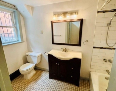 72 Clermont Avenue - Photo Thumbnail 3