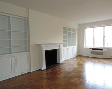 40 Central Park S - Photo Thumbnail 2