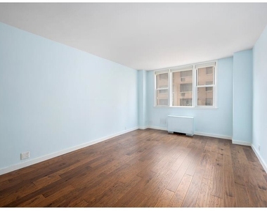 201 E 36th Street - Photo Thumbnail 4
