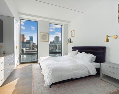 287 E Houston Street - Photo Thumbnail 16