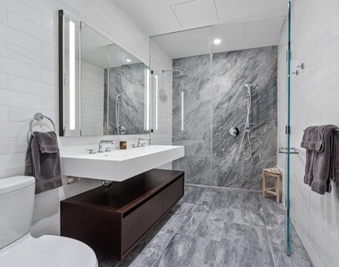 287 E Houston Street - Photo Thumbnail 17