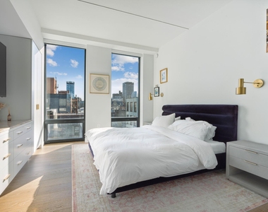 287 E Houston Street - Photo Thumbnail 6