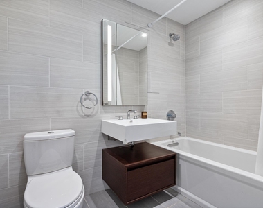 287 E Houston Street - Photo Thumbnail 8