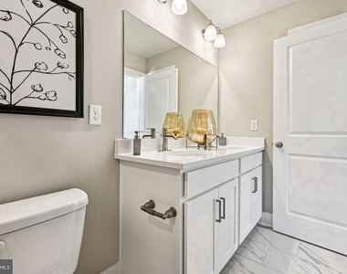 656 Arden Court - Photo Thumbnail 4