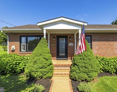 805 Pennsylvania Avenue - Photo Thumbnail 3