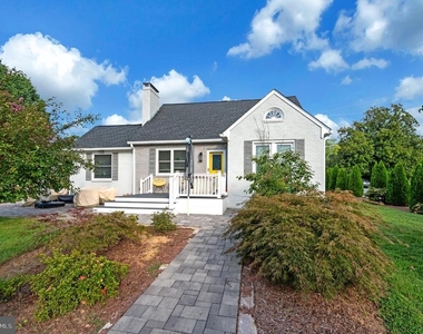 1001 Clearview Avenue - Photo Thumbnail 3