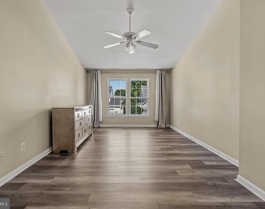 2033 Germander Way - Photo Thumbnail 37