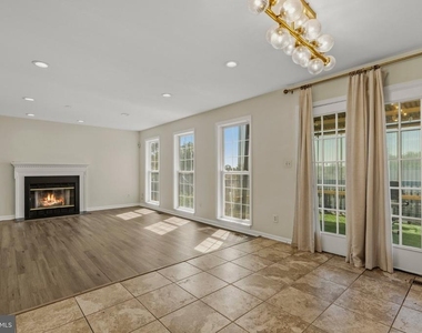 2033 Germander Way - Photo Thumbnail 14