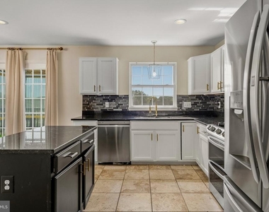 2033 Germander Way - Photo Thumbnail 20
