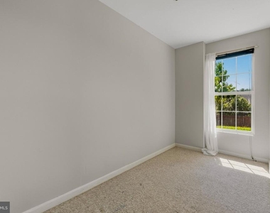 2033 Germander Way - Photo Thumbnail 25