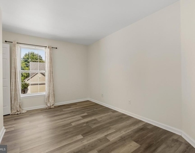 2033 Germander Way - Photo Thumbnail 30