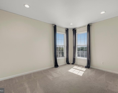 2033 Germander Way - Photo Thumbnail 32
