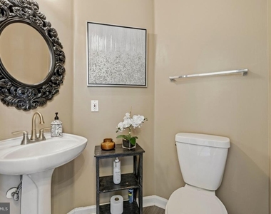 2033 Germander Way - Photo Thumbnail 44