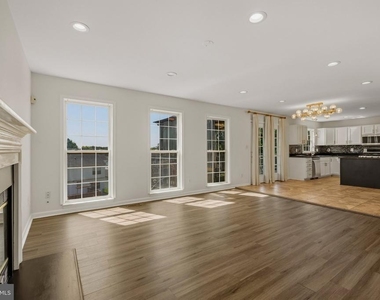2033 Germander Way - Photo Thumbnail 15