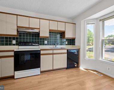 11513 Hill Meade Lane - Photo Thumbnail 6