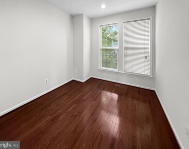 22647 Vienna Green Terrace - Photo Thumbnail 13