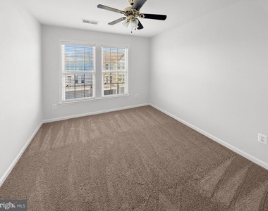 22647 Vienna Green Terrace - Photo Thumbnail 16