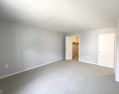 1935 Wilson Lane - Photo Thumbnail 10