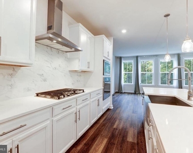 13036 Hattontown Square - Photo Thumbnail 16