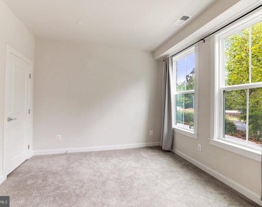 13036 Hattontown Square - Photo Thumbnail 4