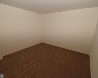 1436 Greenmont - Photo Thumbnail 4