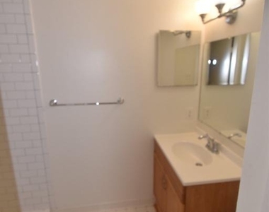 1436 Greenmont - Photo Thumbnail 15