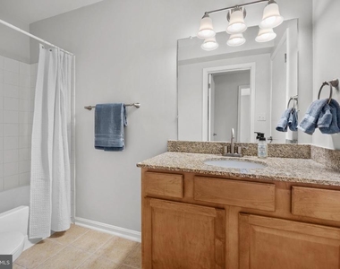 3175 Summit Square Drive - Photo Thumbnail 17
